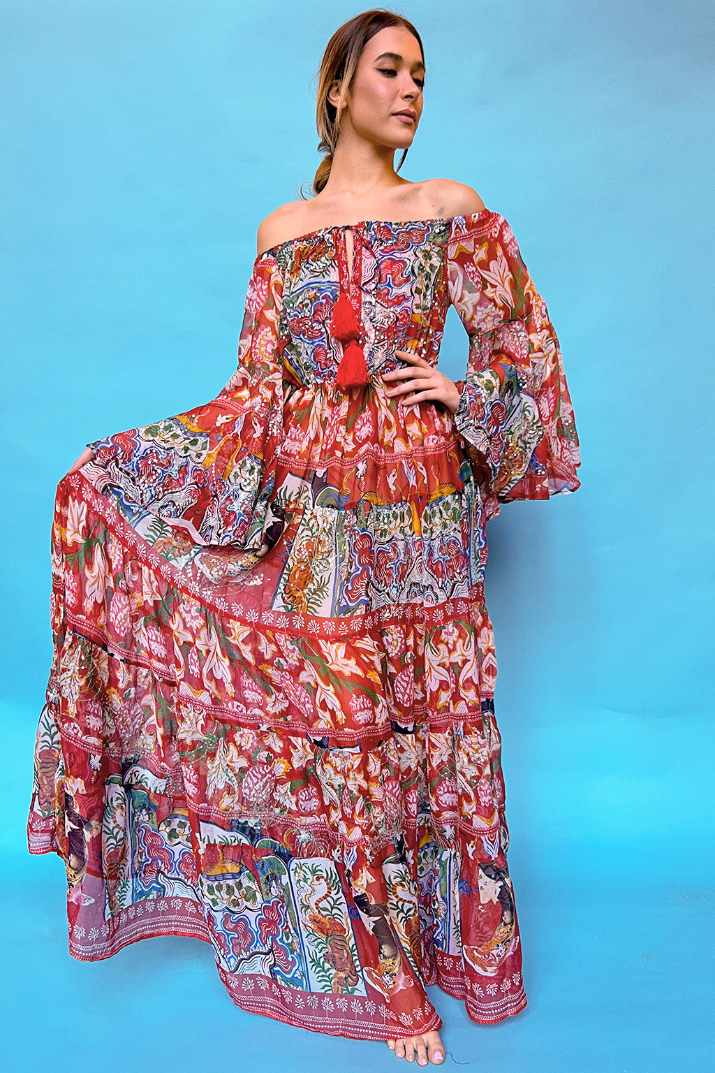 Abito lungo con spalle scoperte